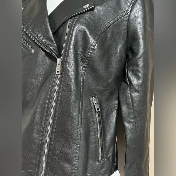 NWT Women's Black faux Leather Jacket - Picture 3 of 11